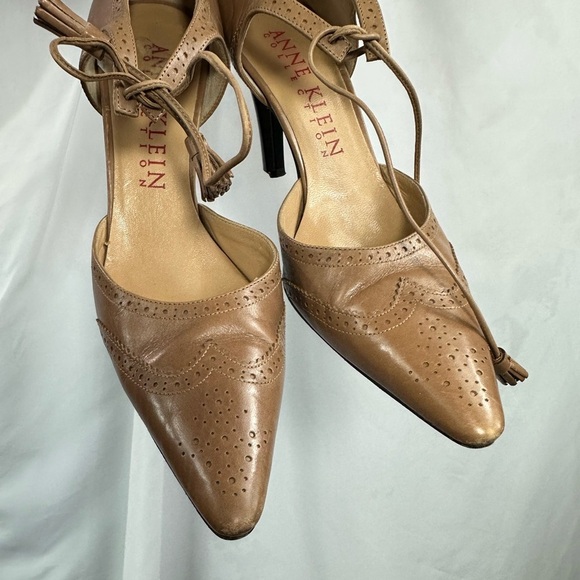 y2K Anne Klein tan oxford pointed toe heels size 8.5 - Picture 2 of 10